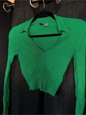 Divided Green Long Sleeve Cropped Top